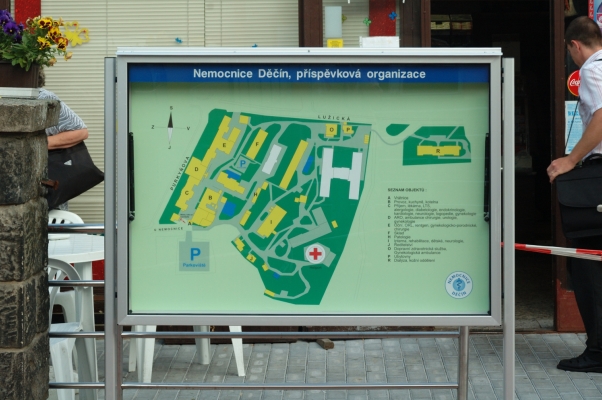 Orientační značení v nemocnici Děčín - vitríny