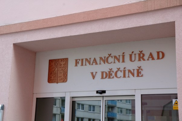 Označení finančních úřadů na vchody