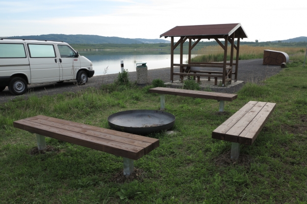Výroba a instalace turistického mobiliáře k jezeru Milada (2022)